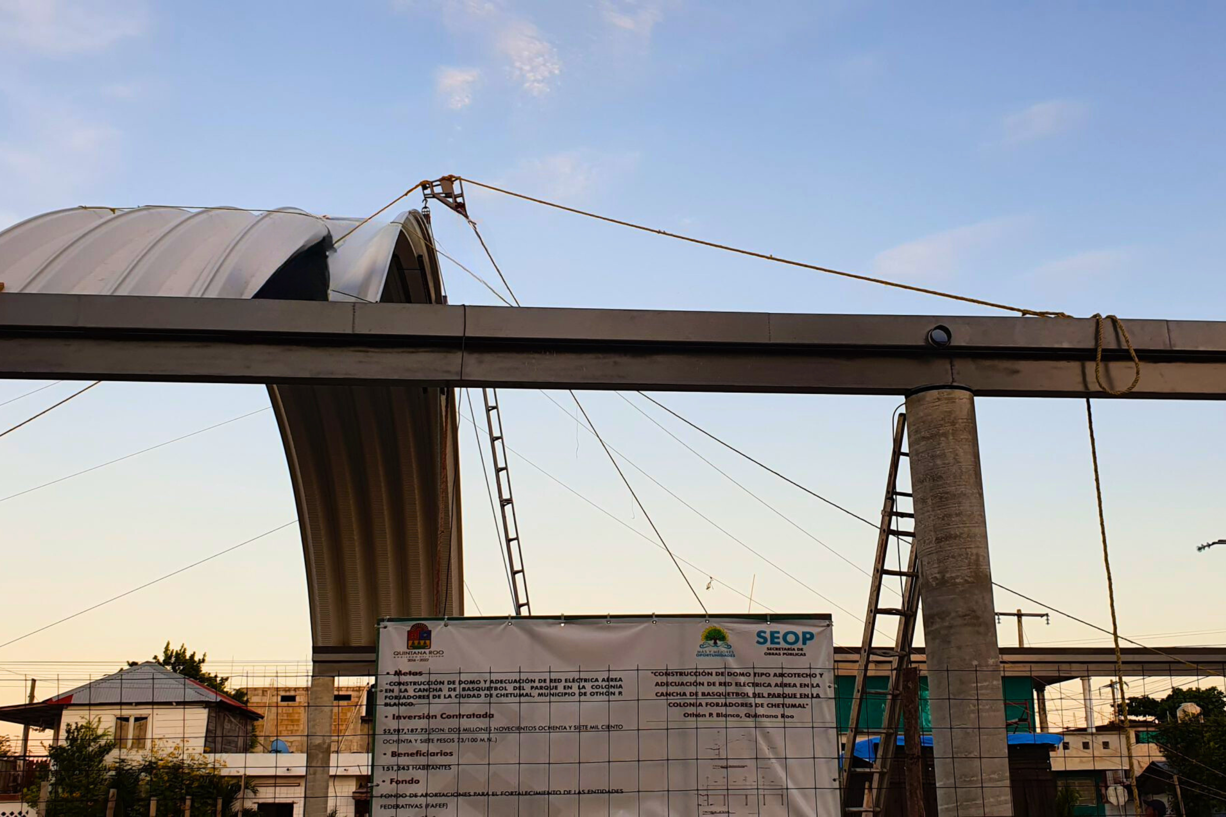 Cubierta translúcida de arcodomo para iluminación natural