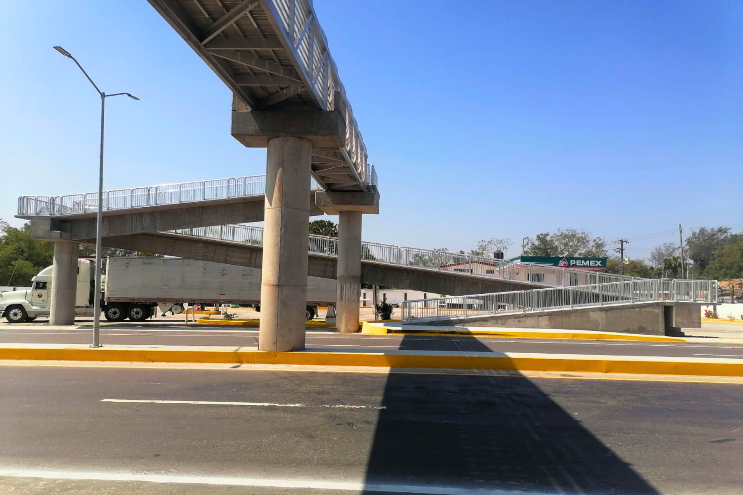 Puentes colgantes de aluminio