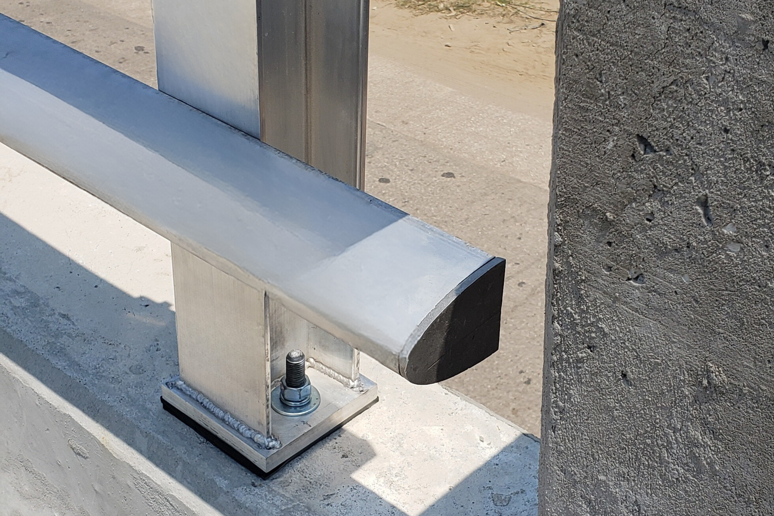 Solución en aluminio para mejorar la seguridad en carreteras